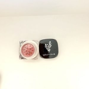 Younique Mineral Eyeshadow Pigment-Heartbroken